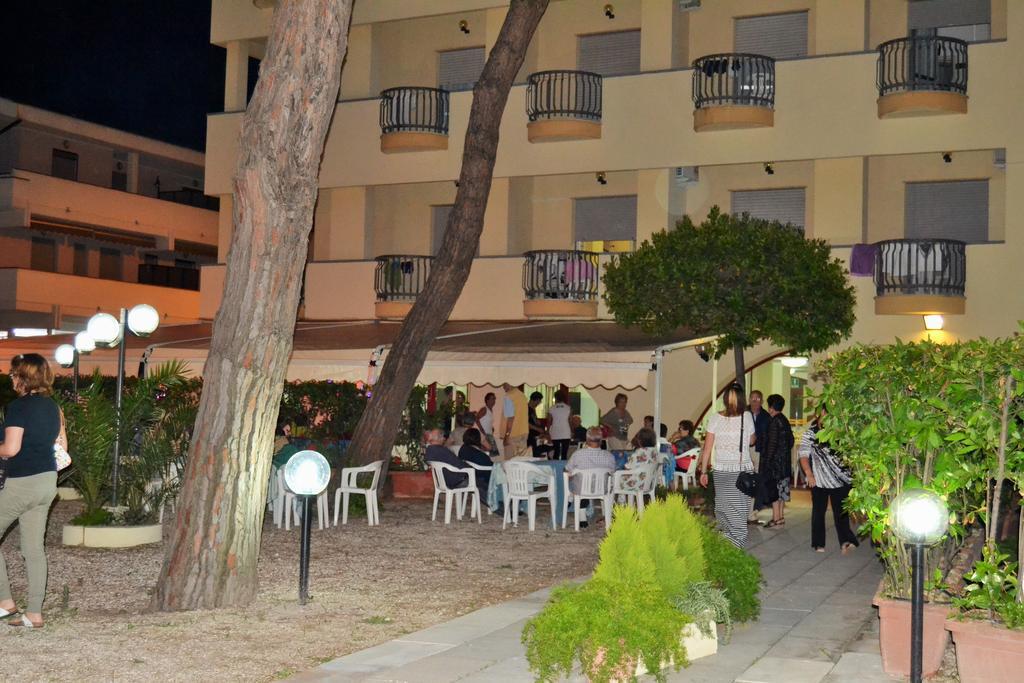 Hotel Quattropalme Tortoreto Екстер'єр фото