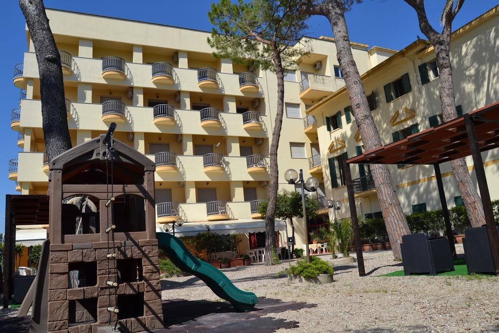 Hotel Quattropalme Tortoreto Екстер'єр фото